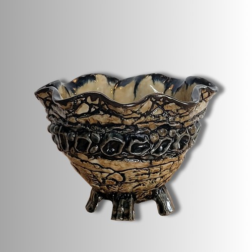 Click to view detail for SL-574 Porcelain Five-Footed Fluted Bowl $115